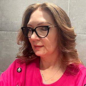 Meet your Posher, Elena
